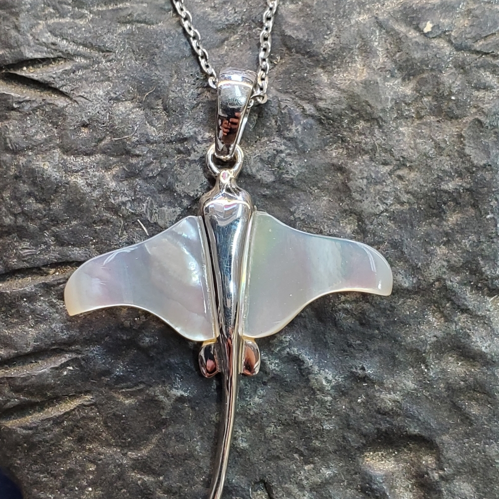Sterling silver Mother of pearl pendant